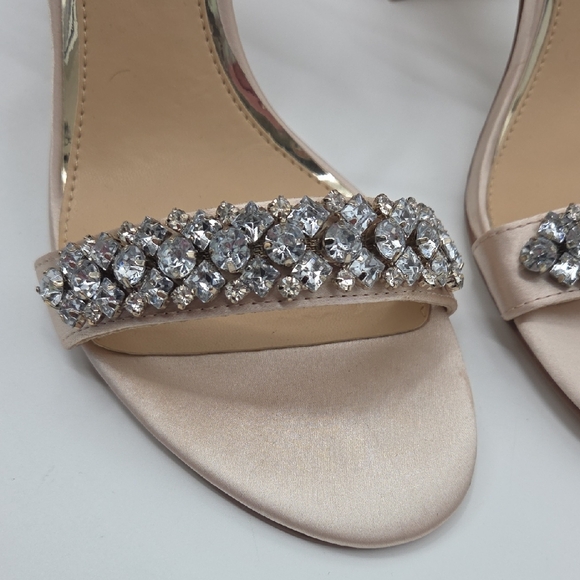 Elegant Champagne Ankle Strap Jewel Badgley Mischka Heels with Rhinestones NEW - Picture 5 of 16
